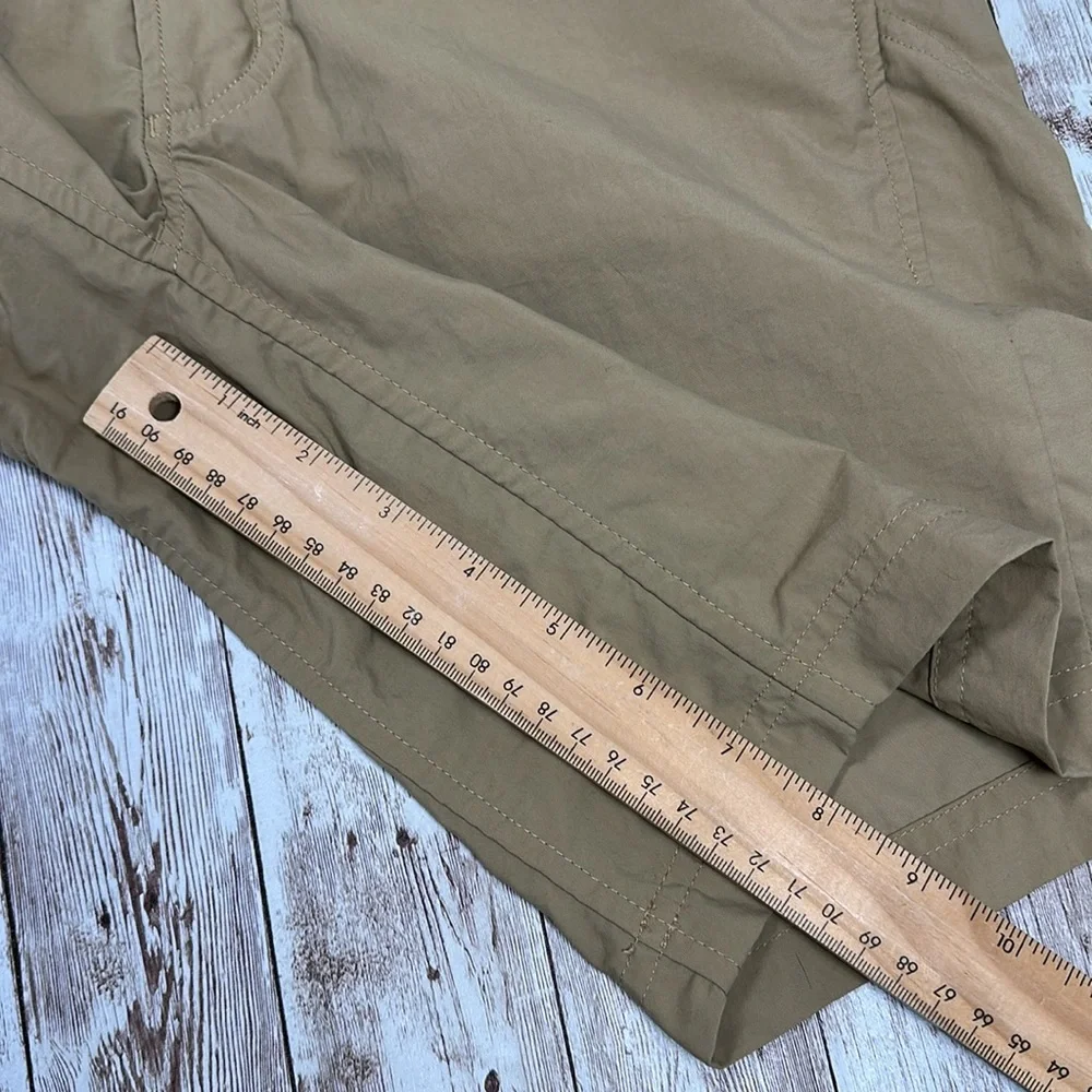 Mountain Hardware Women's Belted Cargo Shorts sz 4 Tan Nylon Hiking Outdoor 8” - Picture 16 of 16